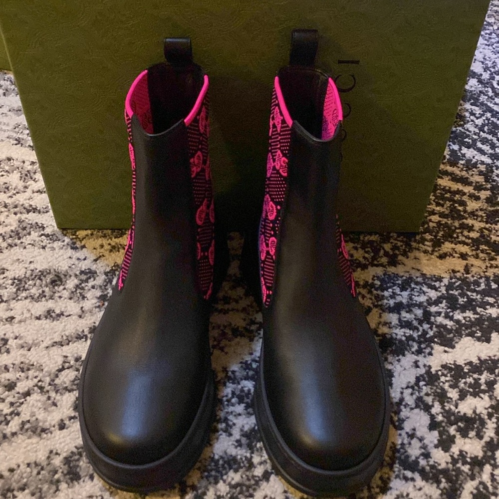 Gucci Women's GG Supreme Chelsea Boot - Picture 4 of 15